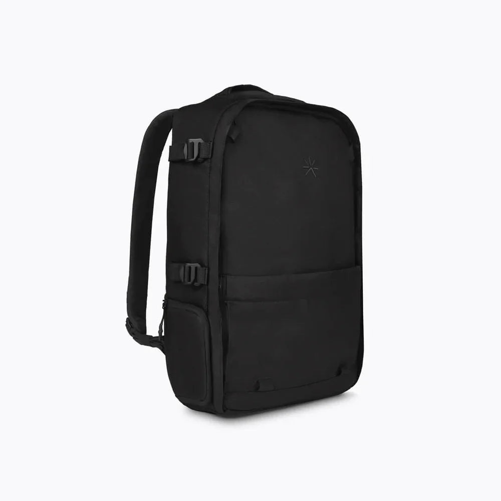 Nest Backpack All Black + 3 Accessories