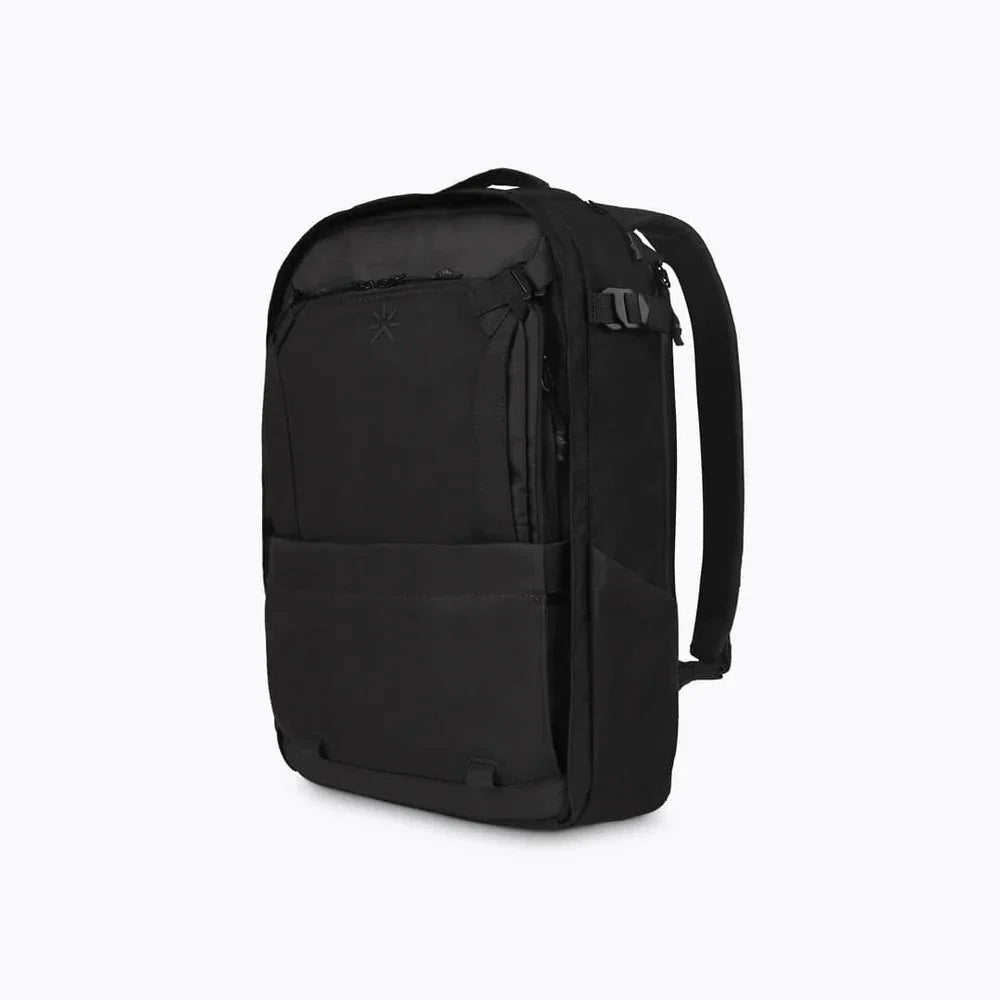 Nest Backpack All Black + 3 Accessories